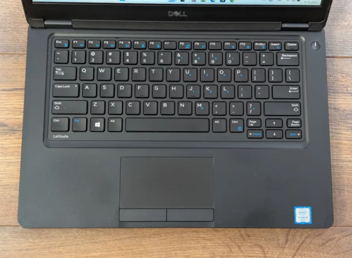 Ультрабук Б-клас Dell Latitude 5490 / 14" (1920x1080) IPS Touch / Intel Core i5-6300U (2 (4) ядра по 2.4 - 3.0 GHz) / 8 GB DDR4 / 256 GB SSD / Intel HD Graphics 520 / WebCam б/в - зображення 3