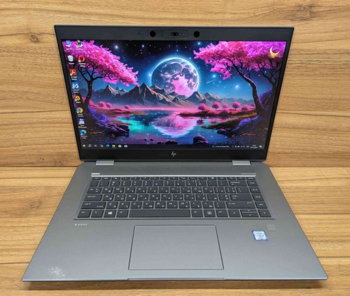 Мобільна робоча станція HP zBook Studio G5 / 15,6" (1920x1080) IPS / Intel Core i9-9880H (8 (16) ядер по 2,3 - 4,8 ГГц) / 16 ГБ DDR4 / 512 ГБ SSD / nVidia Quadro P1000, 4 ГБ GDDR5, 128-біт / WebCam / TouchID / Windows 10 б/в - зображення 2