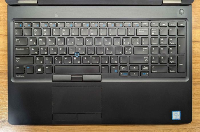 Ноутбук Б-клас Dell Latitude 5580 / 15.6" (1920x1080) IPS / Intel Core i5-7300U (2 (4) ядра по 2.6 - 3.5 GHz) / 16 GB DDR4 / 512 GB SSD / Intel HD Graphics 620 / WebCam / HDMI / Windows 10 б/в - зображення 4