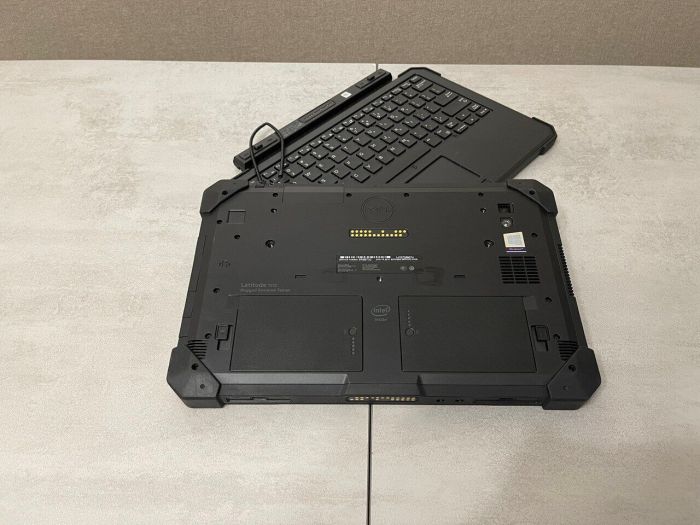Захищений планшет Dell Latitude 7212 Rugged / 11,6'' (1920x1080) IPS / Intel Core i5-7300U (2 (4) ядра по 2,6 - 3,5 ГГц) / 8 ГБ DDR3 / 256 ГБ SSD M.2 / Intel HD Graphics 620 / WebCam / Стилус / Клавіатура б/в - зображення 8