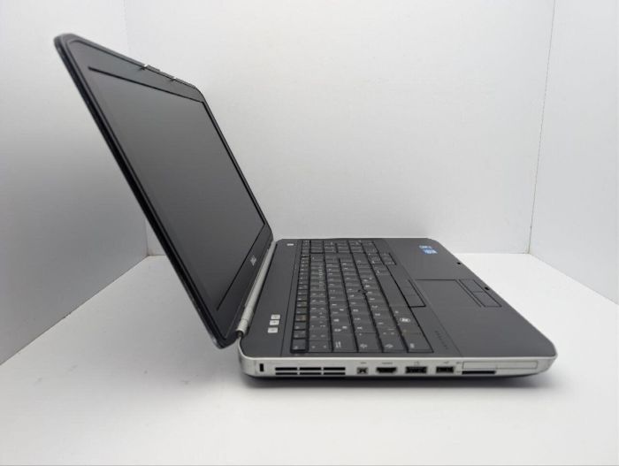 Ноутбук Dell Latitude E5520 / 15.6" (1366x768) TN / Intel Core i3-2330M (2 (4) ядра по 2.2 GHz) / 6 GB DDR3 / 320 GB HDD / Intel HD Graphics 3000 / DVD-ROM б/в - изображение 4