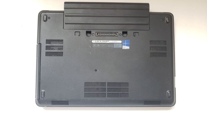 Ноутбук Б-клас Dell Latitude E5440 / 14" (1366x768) TN / Intel Core i3-4010U (2 (4) ядра по 1,7 ГГц) / 8 ГБ DDR3 / 256 ГБ SSD / Intel HD Graphics 4400 / WebCam / DVD-ROM / АКБ не тримає заряд б/в - зображення 9