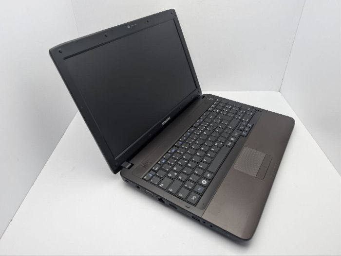 Ноутбук Samsung RV580 / 15.6" (1366x768) TN / Intel Core i3-330M (2 (4) ядра по 2.1 GHz) / 6 GB DDR3 / 1000 GB HDD / nVidia GeForce GT 330M, 1 GB GDDR3, 128-bit / WebCam / DVD-ROM б/в - зображення 6