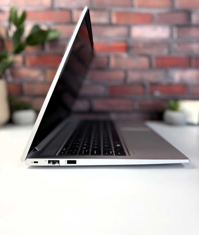 Ультрабук HP ProBook 450 G8 / 15.6" (1920x1080) IPS / Intel Core i5-1135G7 (4 (8) ядра по 4.2 GHz) / 32 GB DDR4 / 512 GB SSD / Intel Iris Xe Graphics / WebCam б/в - зображення 6