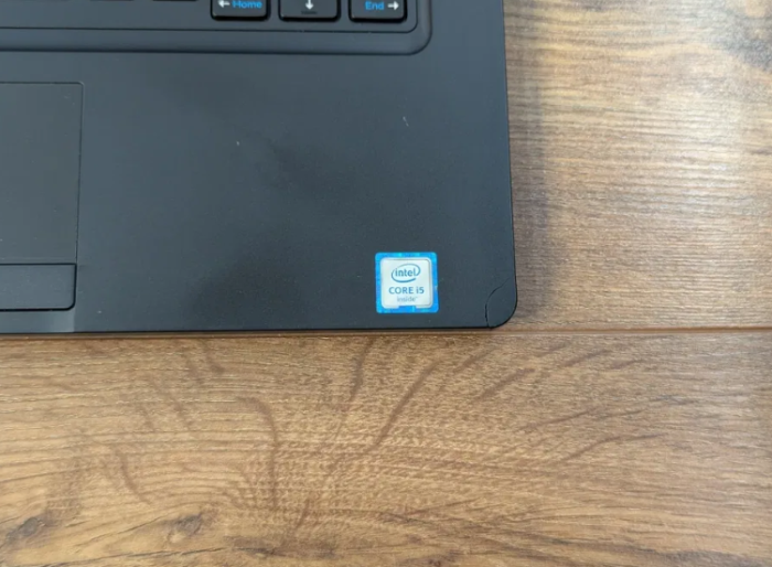 Ультрабук Б-клас Dell Latitude 5490 / 14" (1920x1080) IPS Touch / Intel Core i5-6300U (2 (4) ядра по 2.4 - 3.0 GHz) / 8 GB DDR4 / 256 GB SSD / Intel HD Graphics 520 / WebCam б/в - зображення 4