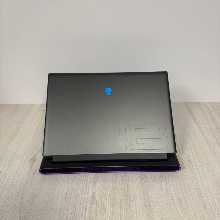 Ігровий ноутбук Dell Alienware m18 R1 / 18" (2560x1600) IPS / Intel Core i9-13900HX (24 (32) ядра по 2,2 - 5,4 ГГц) / 32 ГБ DDR5 / 1000 ГБ SSD NVMe / nVidia GeForce RTX 4080, 12 ГБ GDDR6, 192-біт / Веб-камера б/в - зображення 6