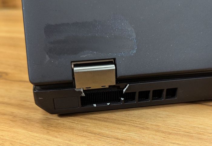 Мобільна робоча станція Б-класу Lenovo ThinkPad P52 / 15.6" (1920x1080) IPS / Intel Xeon E-2176M (6 (12) ядер по 2,7 - 4,4 ГГц) / 32 ГБ DDR4 / 512 ГБ SSD / nVidia Quadro P2000, 4 ГБ GDDR5, 128-біт / Fingerprint / WebCam / Windows 10 б/в - зображення 3