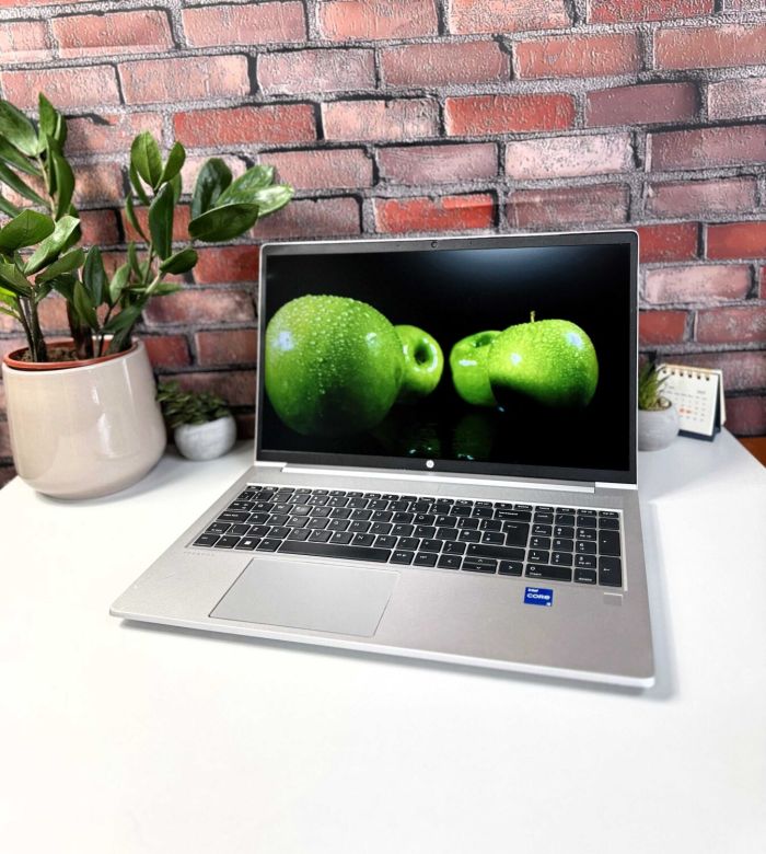 Ультрабук HP ProBook 450 G8 / 15.6" (1920x1080) IPS / Intel Core i5-1135G7 (4 (8) ядра по 4.2 GHz) / 32 GB DDR4 / 512 GB SSD / Intel Iris Xe Graphics / WebCam б/в - зображення 4