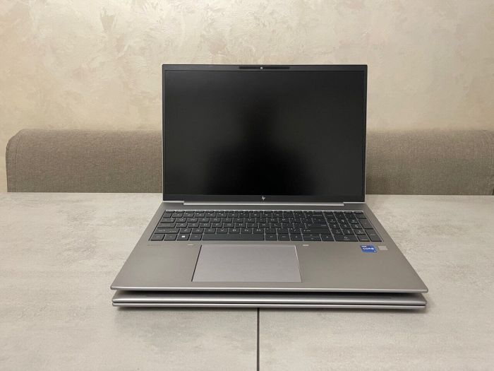 Мобільна робоча станція HP ZBook Firefly 16 G10 / 16" (1920x1200) IPS / Intel Core i7-1360P (12 (16) ядер по 2.2 - 5.0 GHz) / 32 GB DDR5 / 512 GB SSD M.2 / Intel Iris Xe Graphics / WebCam / Fingerprint б/в - зображення 4