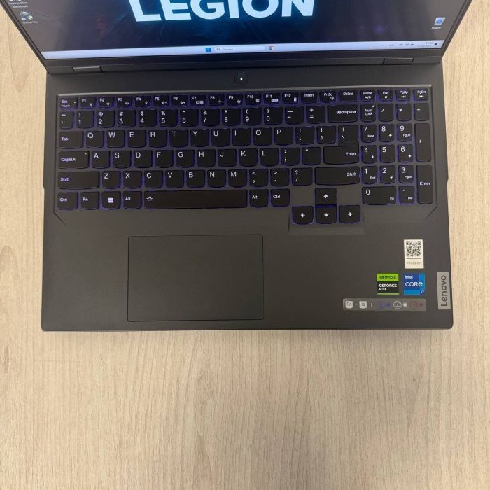 Ігровий ноутбук Lenovo Legion Pro 5 16IRX8 / 16" (2560x1600) IPS / Intel Core i7-13700HX (16 (24) ядра по 3,7 - 5,0 ГГц) / 32 ГБ DDR5 / 512 ГБ SSD / nVidia GeForce RTX 4070, 8 ГБ GDDR6, 128-біт / Веб-камера б/в - зображення 3