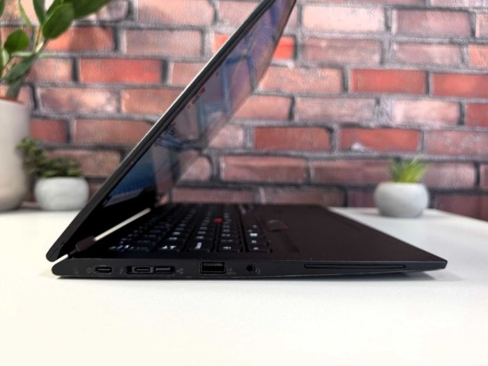 Ультрабук-трансформер Lenovo ThinkPad X13 Yoga Gen 1 / 13.3" (1920x1080) IPS Touch / Intel Core i5-10310U (4 (8) ядра по 1.7 - 4.4 GHz) / 16 GB DDR4 / 256 GB SSD / Intel UHD Graphics / WebCam / Windows 10 Pro б/в - зображення 5