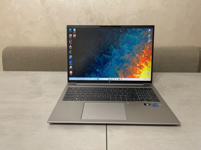 Мобільна робоча станція класу B HP ZBook Firefly 16 G9 / 16" (1920x1200) IPS / Intel Core i7-1260P (12 (16) ядер по 3,4 - 4,7 ГГц) / 32 ГБ DDR5 / 512 ГБ SSD M.2 / Intel Iris Xe Graphics / Веб-камера / Сканер відбитків пальців б/в - зображення 2