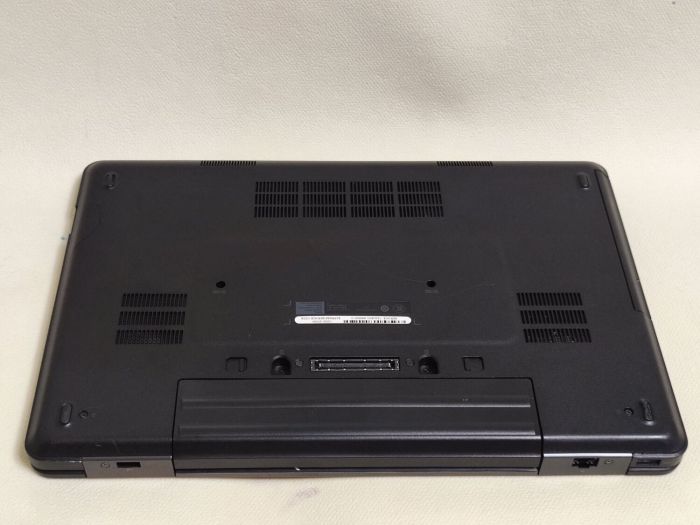 Ноутбук Dell Latitude E5540 / 15.6" (1366x768) TN / Intel Core i7-4600 (2 (4) ядра по 2.1 - 3.3 GHz) / 8 GB DDR3 / 256 GB SSD / nVidia GeForce GT 720M, 2 GB GDDR3, 64-bit / DVD-ROM б/в - изображение 8