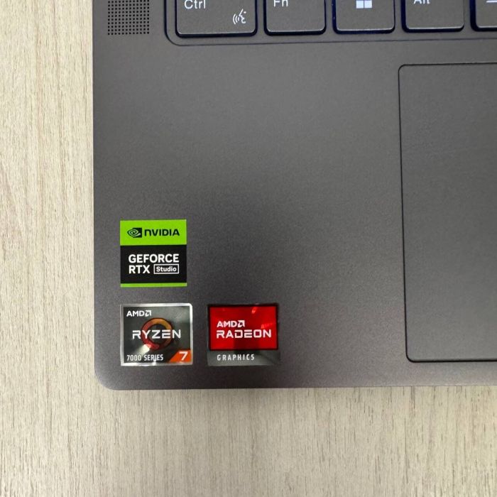 Ігровий ноутбук Б-класу Lenovo Slim Pro 7 14ARP8 / 14" (2560x1440) IPS Touch / AMD Ryzen 7 7735HS (8 (16) ядер 3,2 - 4,75 ГГц) / 16 ГБ DDR5 / 512 ГБ SSD / nVidia GeForce RTX 3050, 6 ГБ GDDR6, 96-біт / Веб-камера б/в - изображение 4