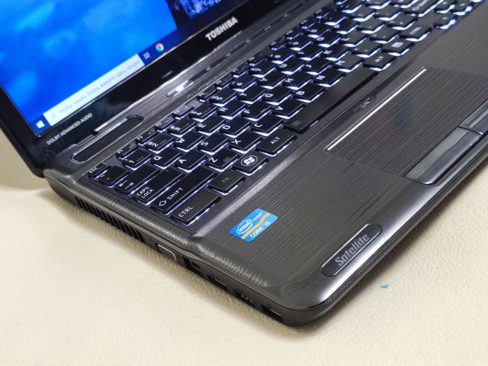 Ноутбук Toshiba Satellite P755 / 15.6" (1366x768) TN / Intel Core i5-2410M (2 (4) ядро по 2.3 - 2.9 GHz) / 8 GB DDR3 / 180 GB SSD / Intel HD Graphics 3000 / WebCam / DVD-ROM б/в - зображення 3
