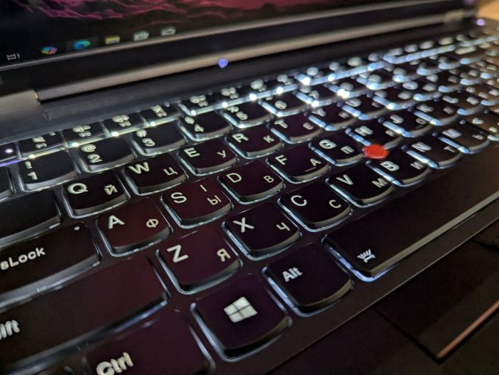 Мобільна робоча станція Б-класу Lenovo ThinkPad P52 / 15.6" (1920x1080) IPS / Intel Xeon E-2176M (6 (12) ядер по 2,7 - 4,4 ГГц) / 32 ГБ DDR4 / 512 ГБ SSD / nVidia Quadro P2000, 4 ГБ GDDR5, 128-біт / Fingerprint / WebCam / Windows 10 б/в - зображення 7