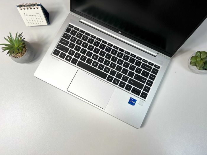 Ультрабук HP ProBook 440 G8 / 14" (1920x1080) IPS / Intel Core i5-1135G7 (4 (8) ядра по 4.2 GHz) / 8 GB DDR4 / 256 GB SSD / Intel Iris Xe Graphics / WebCam б/в - зображення 4