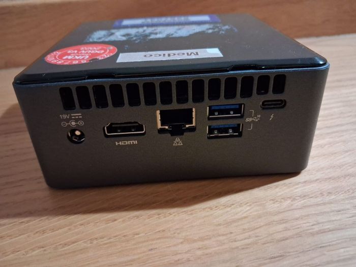 Неттоп Intel NUC NUC8BEH USFF / Intel Core i3-8109U (2 (4) ядра по 3.0 - 3.6 GHz) / 16 GB DDR4 / 256 GB SSD / Intel Iris Plus Graphics 655 / HDMI / Wi-Fi б/в - зображення 3