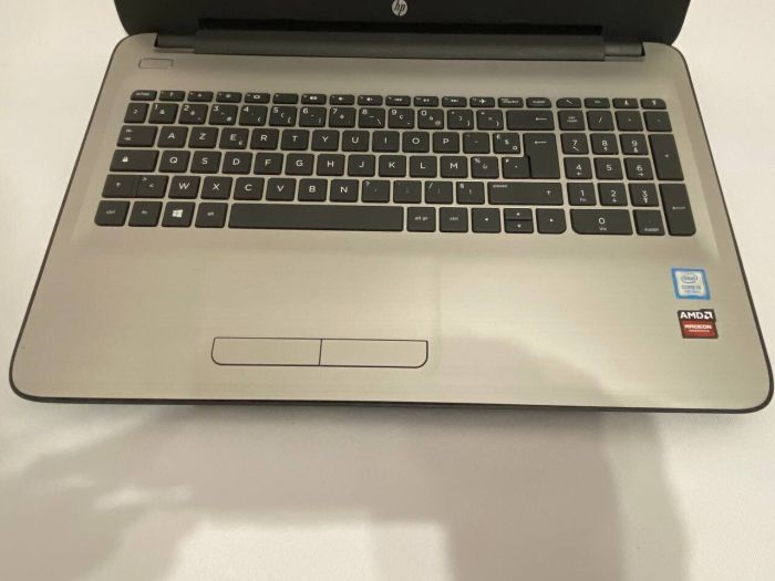 Ноутбук Б-клас HP 15-ay102nf / 15.6" (1366x768) TN / Intel Core i5-7200U (2 (4) ядра по 2.5 - 3.1 GHz) / 8 GB DDR4 / 128 GB SSD / AMD Radeon R5 M330, 2 GB DDR3, 64-bit / WebCam / DVD-RW б/в - зображення 4