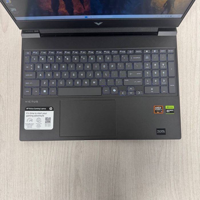 Ігровий ноутбук HP Victus 15-fb001nr / 15,6" (1920x1080) IPS / AMD Ryzen AI 7 350 (8 (16) ядер по 2,0 - 5,0 ГГц) / 16 ГБ DDR5 / 1000 ГБ SSD / nVidia GeForce RTX 5050, 8 ГБ GDDR7, 128-біт / Веб-камера б/в - зображення 3