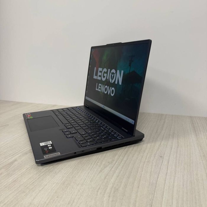 Ігровий ноутбук Lenovo Legion 5 15ARP8 / 15,6" (2560x1440) IPS / AMD Ryzen 7 7735HS (8 (16) ядер 3,2 - 4,75 ГГц) / 16 ГБ DDR5 / 512 ГБ SSD / nVidia GeForce RTX 4060, 8 ГБ GDDR6, 128-біт / Веб-камера б/в - зображення 4