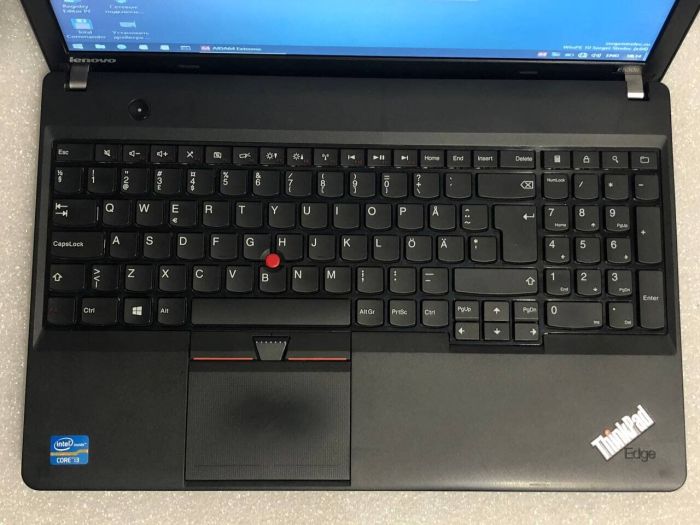 Ноутбук Б-клас Lenovo ThinkPad / 15.6" TN / Intel Core i3-2348M (2(4) ядра по 2.3GHz) / 4GB DDR3 / 500GB HDD / HD Graphics 3000 / WebCam / DVD-ROM / VGA б/в - зображення 3