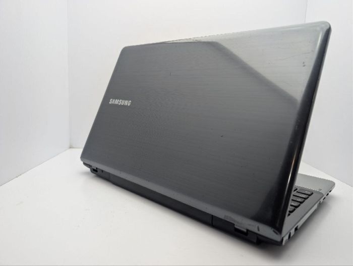 Ноутбук Samsung NP355V5C / 15.6" (1366x768) TN / AMD A6-4400M (2 (4) ядра по 2.1 GHz) / 6 GB DDR3 / 750 GB HDD / AMD Radeon HD 7520G Graphics / WebCam б/в - зображення 8