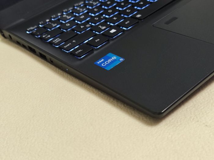 Ноутбук Toshiba Dynabook Tecra A50-J / 15.6" (1920x1080) IPS / Intel Core i5-1135G7 (4 (8) ядро по 4.2 GHz) / 8 GB DDR4 / 256 GB SSD / Intel Iris Xe Graphics / WebCam б/в - зображення 3