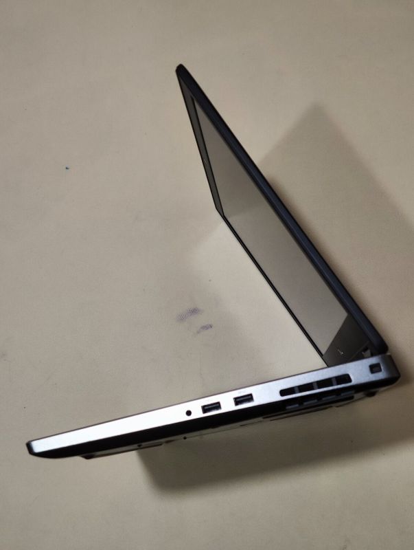 Мобільна робоча станція Dell Precision 7530 / 15,6" (3840x2160) IPS / Intel Xeon E-2186M (6 (12) ядер по 2,9 - 4,8 ГГц) / 32 ГБ DDR4 / 256 ГБ SSD / nVidia Quadro P3200, 6 ГБ GDDR5, 192-біт / WebCam б/в - изображение 4