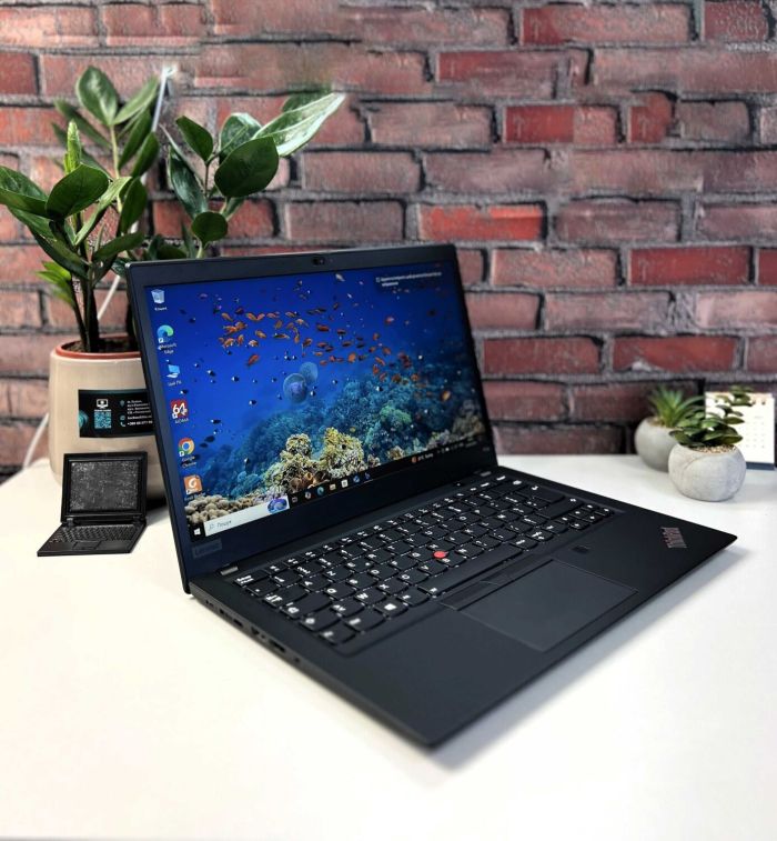 Ультрабук Lenovo ThinkPad T14s Gen 1 / 14" (1920x1080) IPS / Intel Core i5-10210U (4 (8) ядра по 1.6 - 4.2 GHz) / 16 GB DDR4 / 256 GB SSD M.2 / Intel UHD Graphics / WebCam / Windows 10 Pro б/в - зображення 2