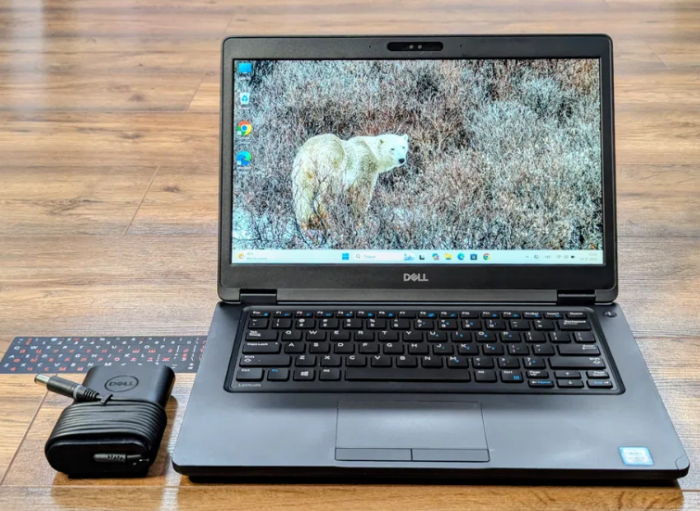 Ультрабук Б-клас Dell Latitude 5490 / 14" (1920x1080) IPS Touch / Intel Core i5-6300U (2 (4) ядра по 2.4 - 3.0 GHz) / 8 GB DDR4 / 256 GB SSD / Intel HD Graphics 520 / WebCam б/в - зображення 2