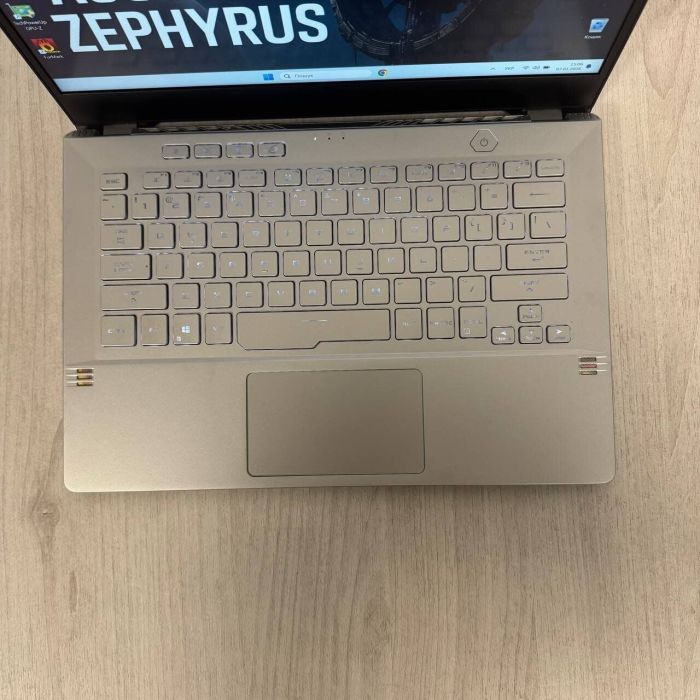 Ігровий ультрабук Asus ROG Zephyrus G14 GA401QM / 14" (1920x1080) IPS / AMD Ryzen 9 5900HS (8 (16) ядер по 3.0 - 4.6 GHz) / 16 GB DDR4 / 512 GB SSD / nVidia GeForce RTX 3060, 6 GB GDDR6, 192-bit б/в - зображення 3
