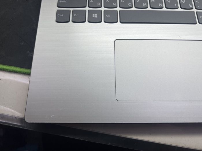 Ноутбук Б-клас Lenovo IdeaPad 330-15IKB / 15.6’’ (1366x768) TN / Intel Core i3-6006U (2 (4) ядра по 2.0) / 8 GB DDR4 / 120 GB SSD / Intel UHD Graphics 520 / WebCam б/в - зображення 7