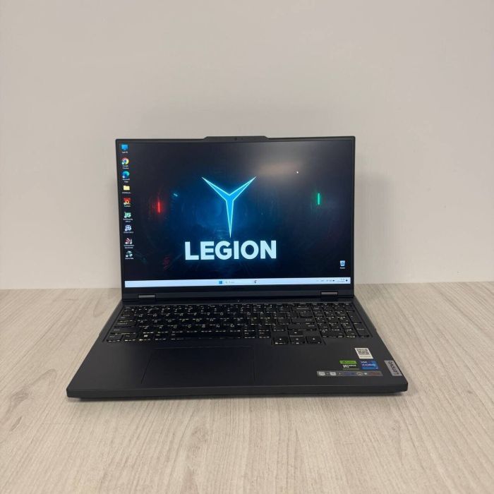 Ігровий ноутбук Lenovo Legion Pro 5 16IRX8 / 16" (2560x1600) IPS / Intel Core i7-13700HX (16 (24) ядра по 3,7 - 5,0 ГГц) / 32 ГБ DDR5 / 512 ГБ SSD / nVidia GeForce RTX 4070, 8 ГБ GDDR6, 128-біт / Веб-камера б/в - зображення 2