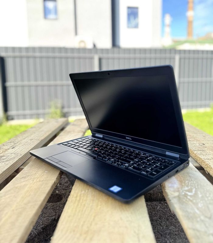 Ноутбук Dell Latitude 5580 / 15.6" (1920x1080) IPS / Intel Core i5-6300U (2 (4) ядра по 2.4 - 3.0 GHz) / 8 GB DDR4 / 256 GB SSD / Intel HD Graphics 520 / WebCam / Windows 10 Pro б/в - зображення 4