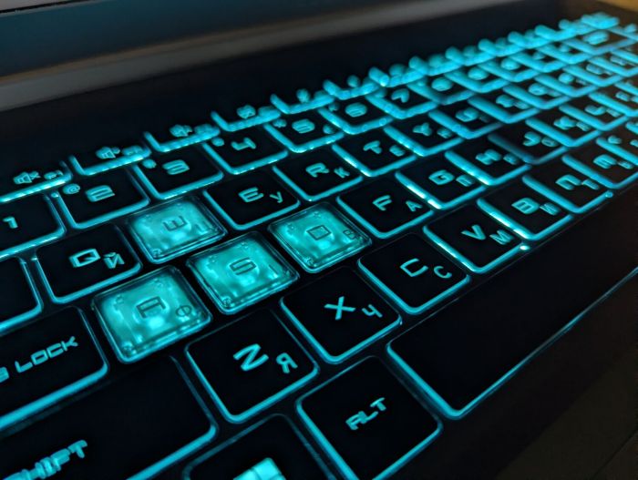 Ігровий ноутбук MSI Thin 15 B12v6 / 15,6" (1920x1080) IPS / Intel Core i7-12650H (10 (16) ядер по 3,5 - 4,7 ГГц) / 16 ГБ DDR4 / 512 ГБ SSD / nVidia GeForce RTX 4050, 6 ГБ GDDR6, 96-біт / Веб-камера / Windows 11 б/в - зображення 6