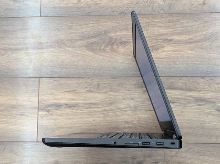 Ноутбук Б-клас Dell Latitude 5570 / 15.6" (1366x768) TN / Intel Core i5-6440HQ (4 ядра по 2.6 - 3.5 GHz) / 8 GB DDR4 / 256 GB SSD / Intel HD Graphics 530 / WebCam б/в - зображення 5