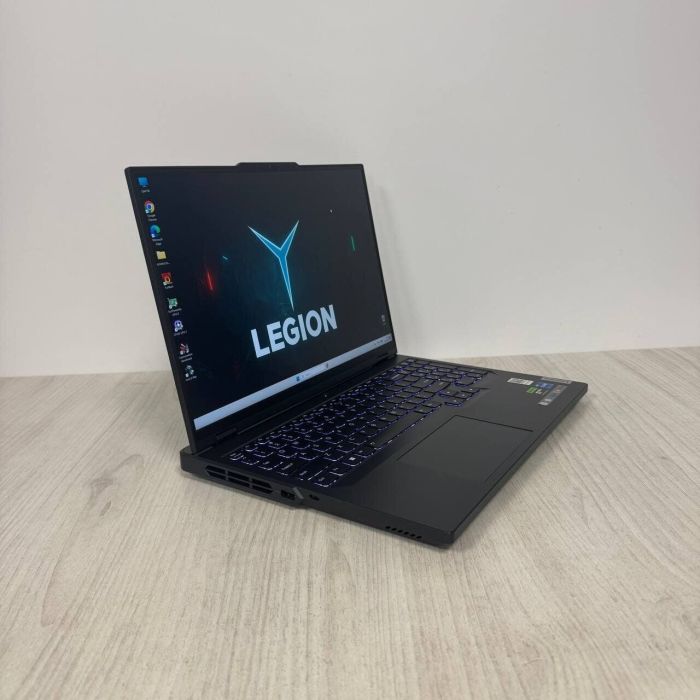 Ігровий ноутбук Lenovo Legion Pro 5 16IRX8 / 16" (2560x1600) IPS / Intel Core i7-13700HX (16 (24) ядра по 3,7 - 5,0 ГГц) / 32 ГБ DDR5 / 512 ГБ SSD / nVidia GeForce RTX 4070, 8 ГБ GDDR6, 128-біт / Веб-камера б/в - зображення 4