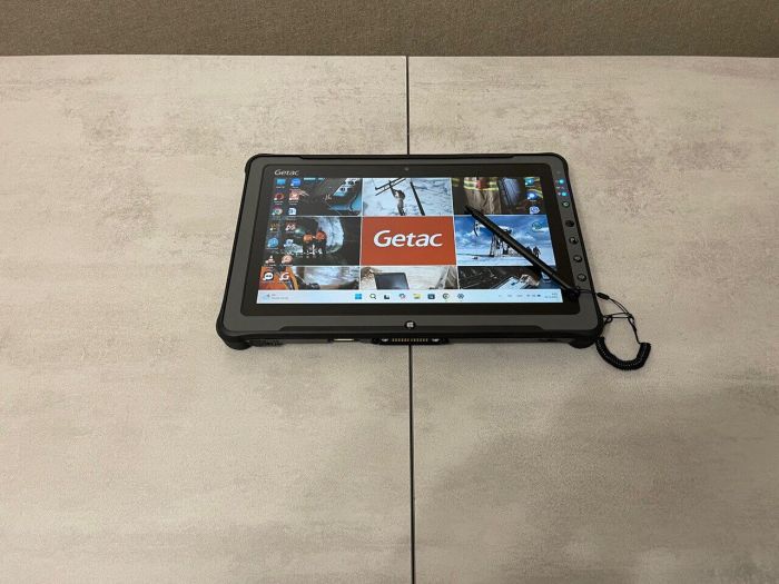 Захищений планшет Getac F110 G3 / 11.6" (1366x768) IPS / Intel Core i7-6500U (2 (4) ядра по 2.5 - 3.1 GHz) / 8 GB DDR4 / 256 GB SSD / Intel HD Graphics 520 / WebCam / Стилус / Два АКБ б/в - зображення 2