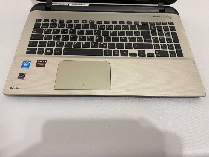 Ноутбук Б-клас Toshiba Satellite L50-B-1DR / 15.6" (1366x768) TN / Intel Core i5-4200U (2 (4) ядра по 1.6 - 2.6 GHz) / 8 GB DDR3 / 128 GB SSD / AMD Radeon R5 M230, 2 GB DDR3, 64-bit / WebCam б/в - зображення 4