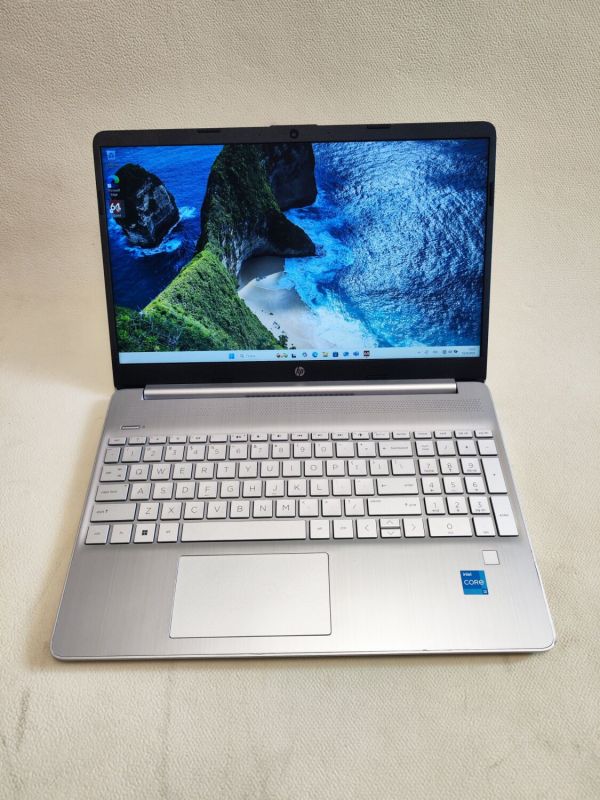 Ноутбук Б-клас HP 15-DY2046MS / 15.6" (1920x1080) TN / Intel Core i3-1215U (6 (8) ядер по 3.3 - 4.4 GHz) / 8 GB DDR4 / 256 GB SSD / Intel UHD Graphics / WebCam б/в - зображення 2