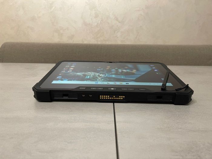 Захищений планшет Dell Latitude 7212 Rugged / 11,6'' (1920x1080) IPS / Intel Core i5-7300U (2 (4) ядра по 2,6 - 3,5 ГГц) / 8 ГБ DDR3 / 256 ГБ SSD M.2 / Intel HD Graphics 620 / WebCam / Стилус / Клавіатура б/в - зображення 7