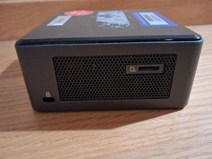 Неттоп Intel NUC NUC8BEH USFF / Intel Core i3-8109U (2 (4) ядра по 3.0 - 3.6 GHz) / 16 GB DDR4 / 256 GB SSD / Intel Iris Plus Graphics 655 / HDMI / Wi-Fi б/в - зображення 4