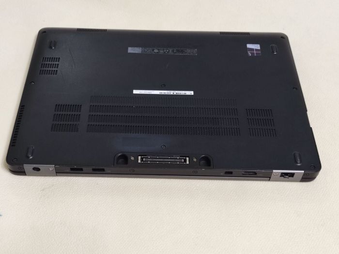 Ультрабук Dell Latitude E7470 / 14" (2560x1440) IPS Touch / Intel Core i5-6200U (2 (4) ядра по 2.3 - 2.8 GHz) / 8 GB DDR4 / 256 GB SSD / Intel HD Graphics 520 / WebCam б/в - зображення 8