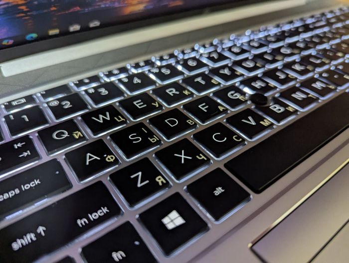 Ультрабук HP EliteBook 850 G7 / 15.6" (1920x1080) IPS / Intel Core i7-10610U (4 (8) ядра по 1.8 - 4.9 GHz) / 16 GB DDR4 / 500 GB SSD / Intel UHD Graphics / WebCam / TouchID / Windows 10 б/в - зображення 6