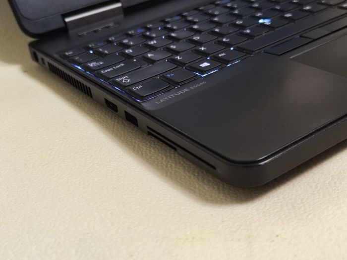 Ноутбук Dell Latitude E5540 / 15.6" (1366x768) TN / Intel Core i7-4600 (2 (4) ядра по 2.1 - 3.3 GHz) / 8 GB DDR3 / 256 GB SSD / nVidia GeForce GT 720M, 2 GB GDDR3, 64-bit / DVD-ROM б/в - изображение 5