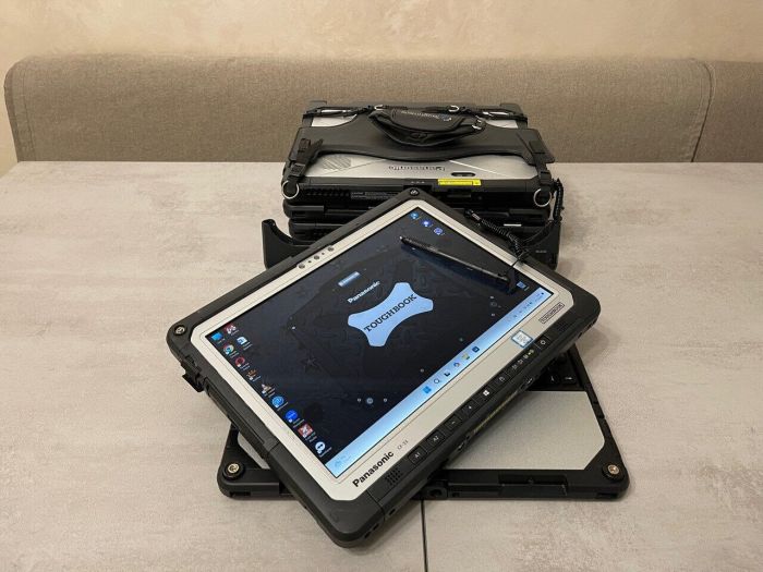 Захищений планшет Panasonic Toughbook CF-33 / 12" (2160x1440) IPS Touch / Intel Core i5-7300U (2 (4) ядра по 2.6 - 3.5 GHz) / 16 GB DDR3 / 512 GB SSD / Intel HD Graphics 620 / WebCam / Стилус / Два АКБ / Док-станція б/в - зображення 4