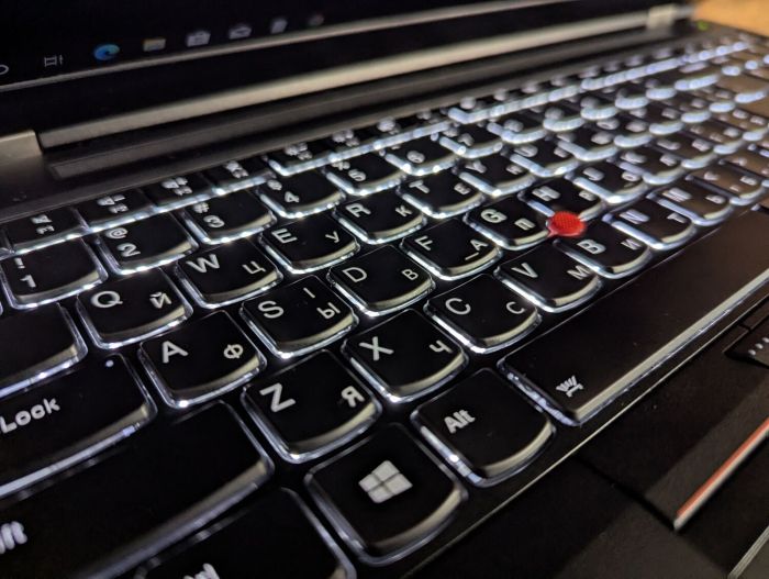 Мобільна робоча станція Lenovo ThinkPad P51 / 15,6" (1920x1080) IPS / Intel Xeon E3-1505M v6 (4 (8) ядра по 3.0 - 4.0 GHz) / 32 GB DDR4 / 512 GB SSD / nVidia Quadro M2200, 4 GB GDDR5, 128-bit / WebCam / TouchID / Windows 10 б/в - зображення 6