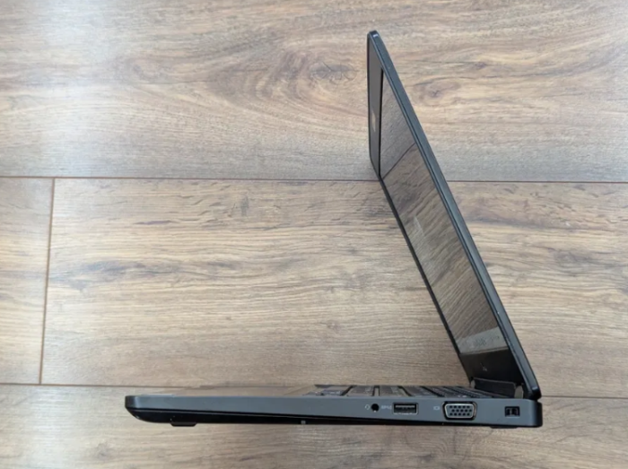 Ультрабук Б-клас Dell Latitude 5490 / 14" (1920x1080) IPS Touch / Intel Core i5-6300U (2 (4) ядра по 2.4 - 3.0 GHz) / 8 GB DDR4 / 256 GB SSD / Intel HD Graphics 520 / WebCam б/в - зображення 6