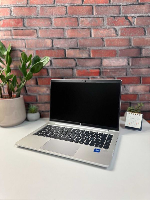 Ультрабук HP ProBook 640 G8 / 14" (1920x1080) IPS / Intel Core i5-1135G7 (4 (8) ядра по 4.2 GHz) / 16 GB DDR4 / 256 GB SSD / Intel Iris Xe Graphics / WebCam б/в - зображення 2